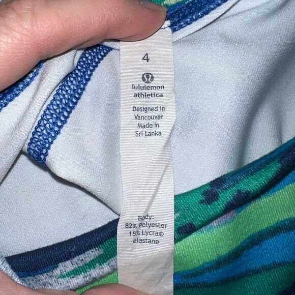 Lululemon Seven Wonders Boogie Shorts Full-On Luon Roll Down Size 4 EUC - Picture 3 of 4